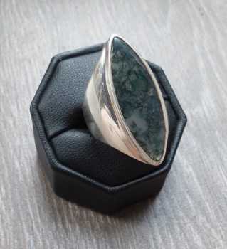 Zilveren ring gezet met ovale Mosagaat maat 18 mm
